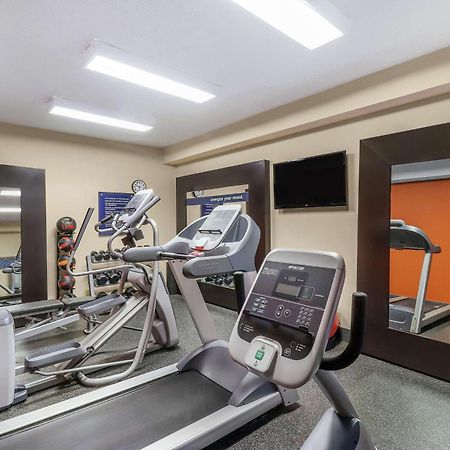 Hampton Inn Гіт Екстер'єр фото
