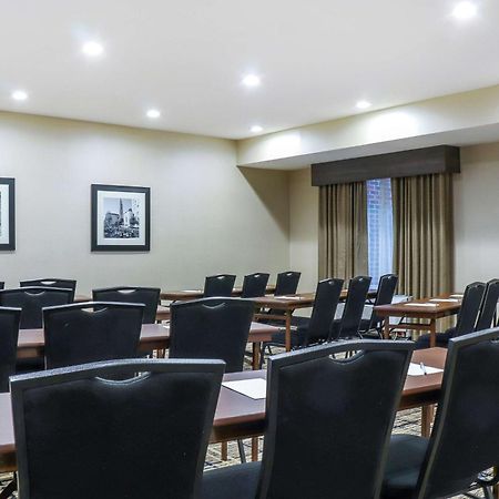 Hampton Inn Гіт Екстер'єр фото
