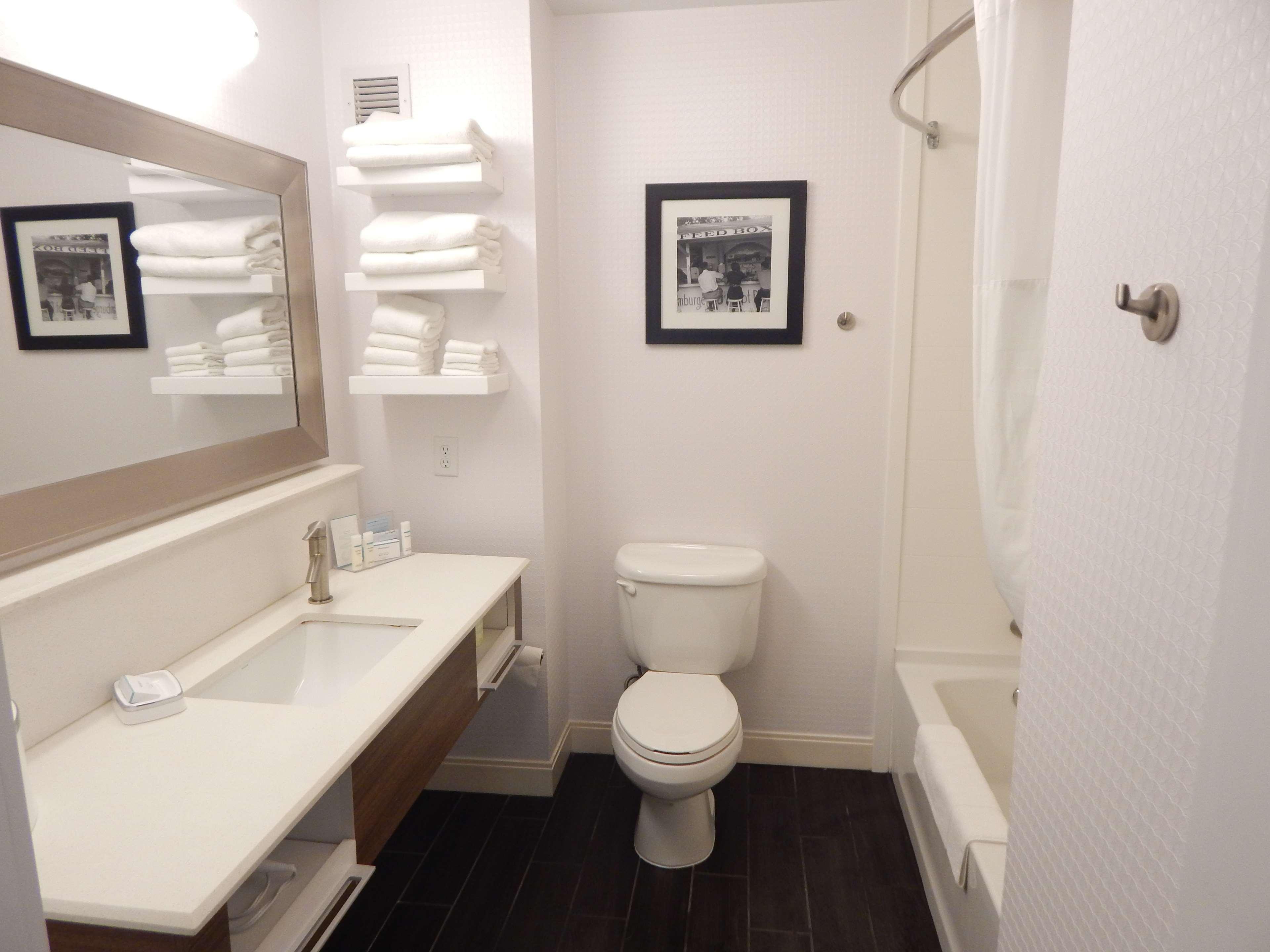 Hampton Inn Гіт Екстер'єр фото