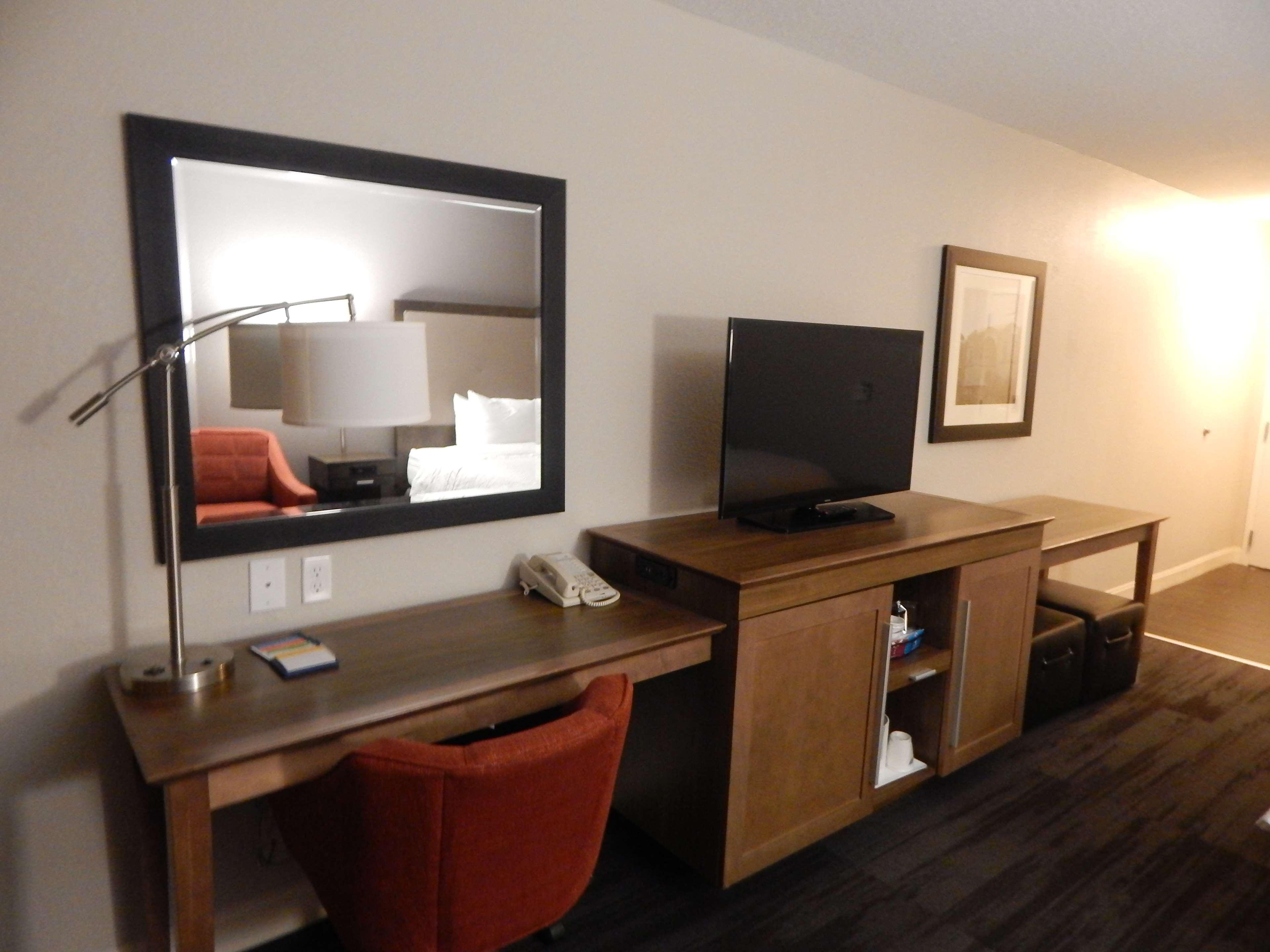 Hampton Inn Гіт Екстер'єр фото