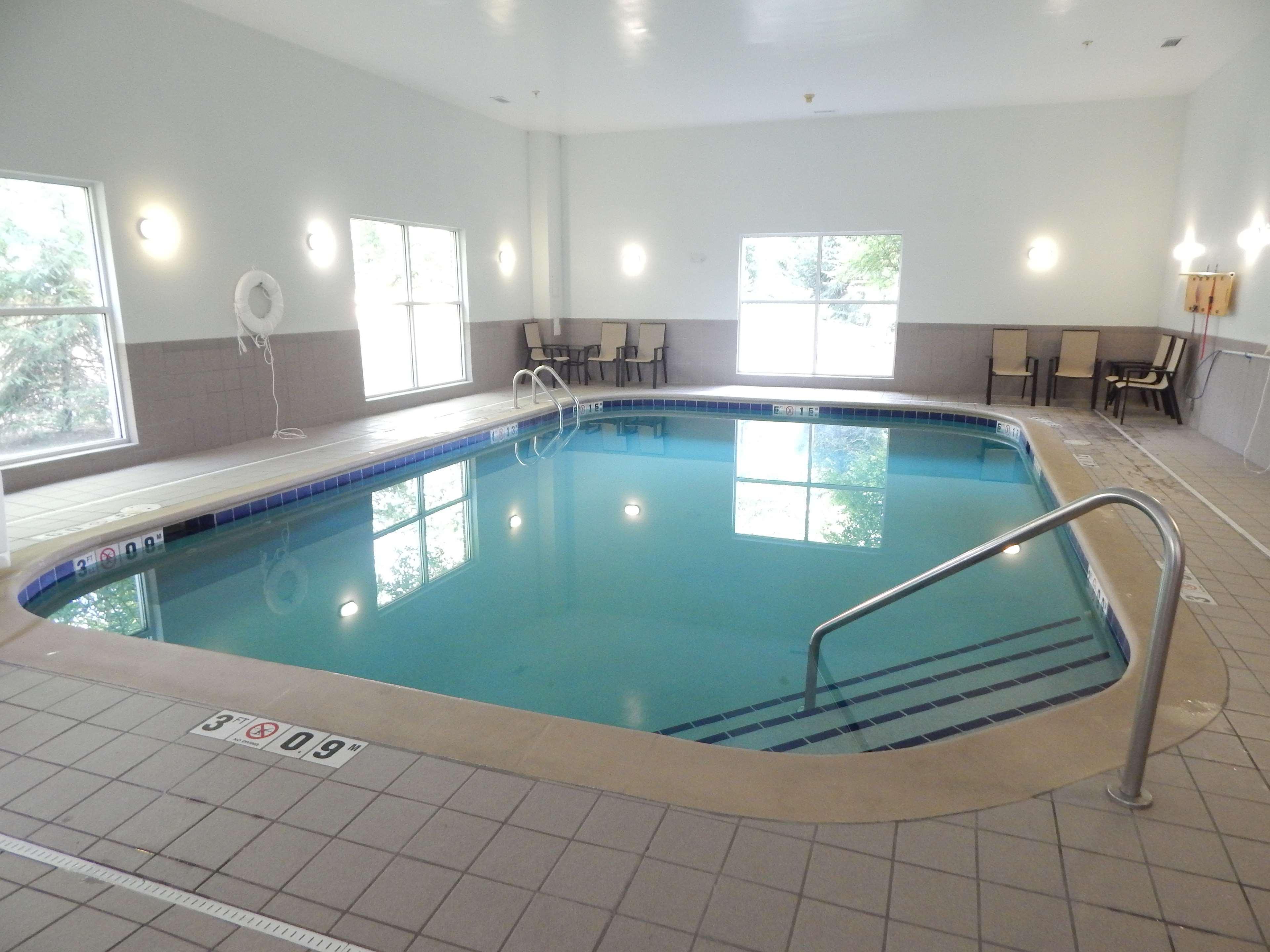 Hampton Inn Гіт Екстер'єр фото