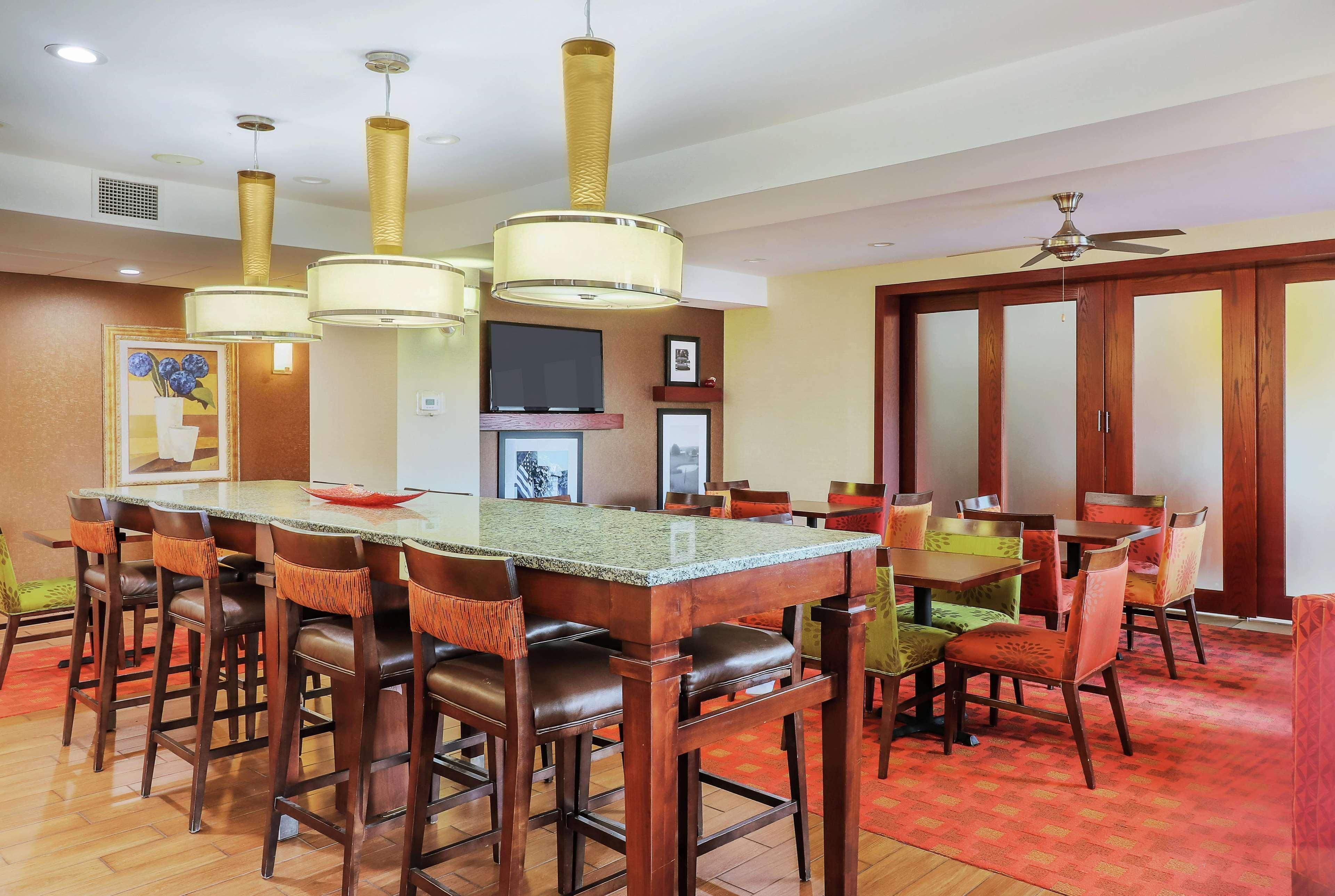 Hampton Inn Гіт Екстер'єр фото