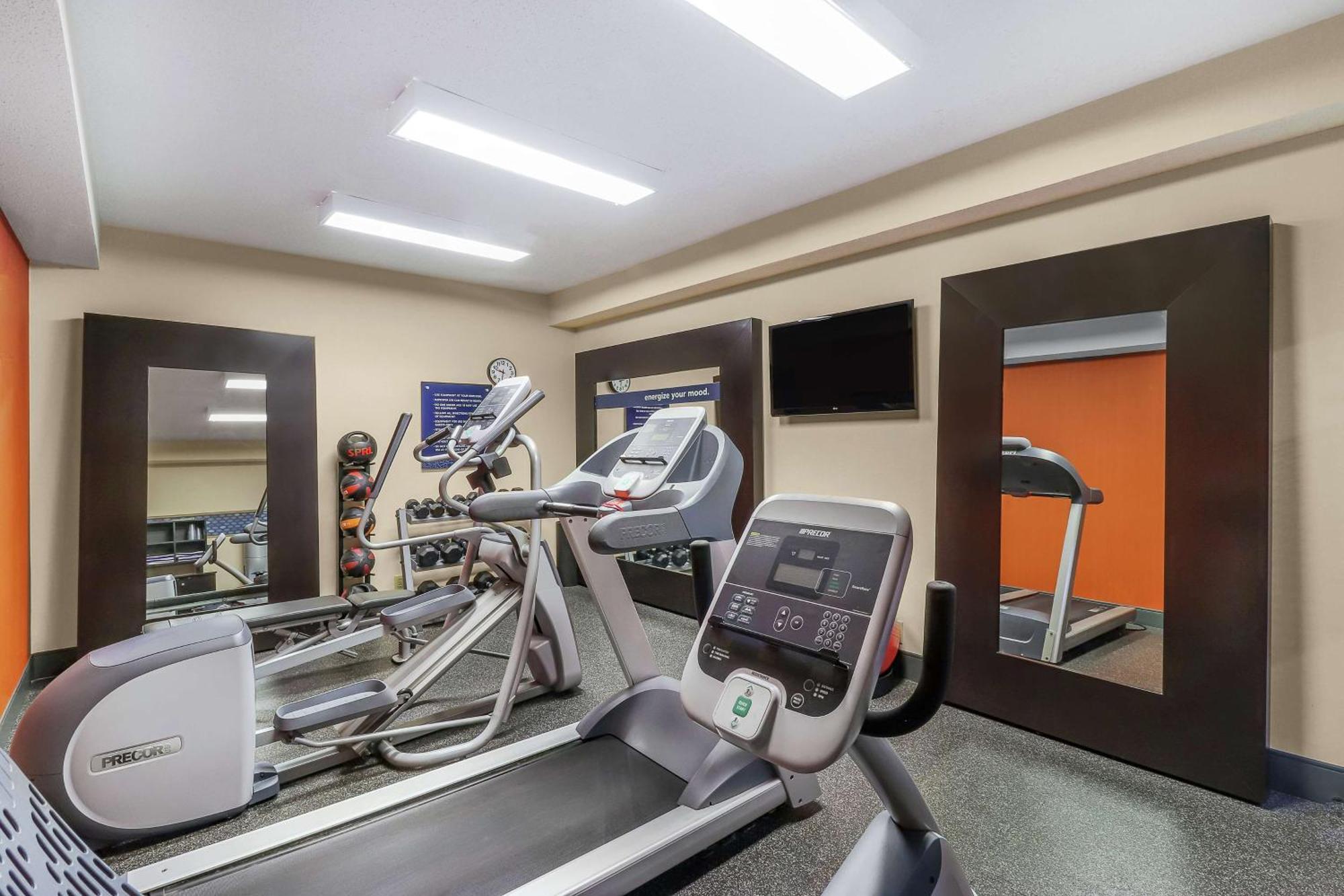 Hampton Inn Гіт Екстер'єр фото