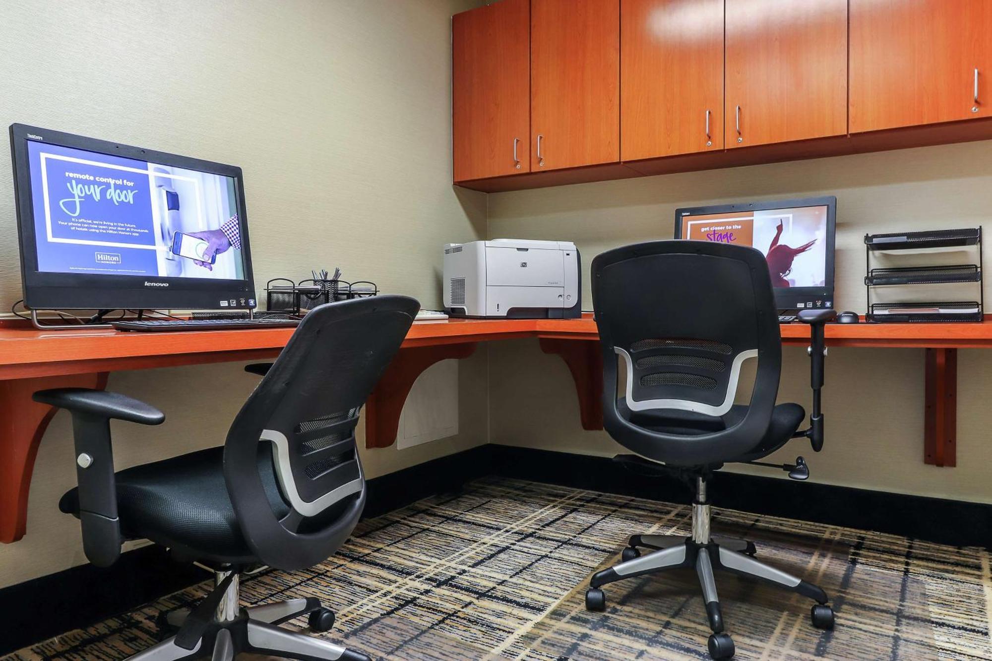 Hampton Inn Гіт Екстер'єр фото