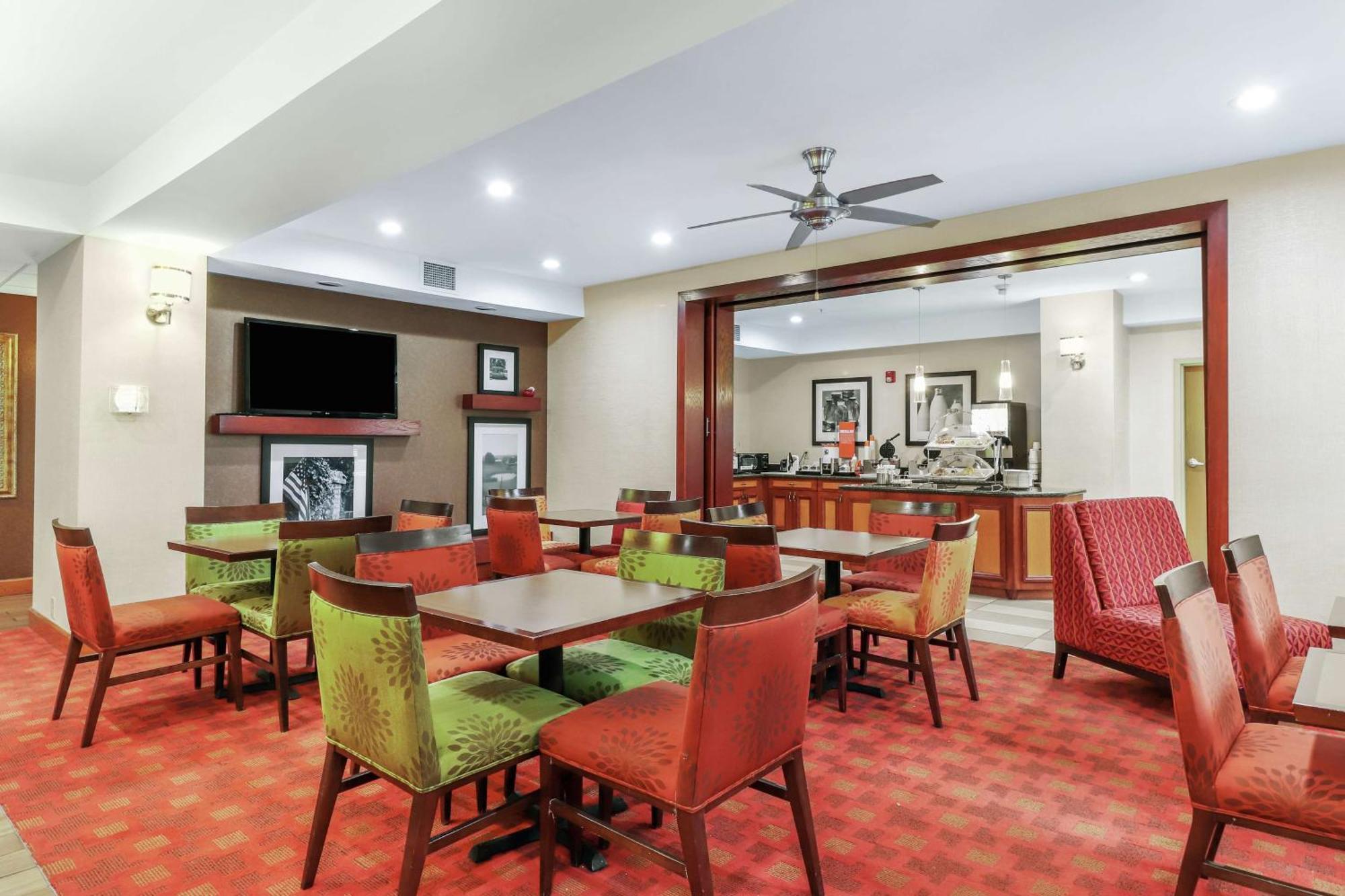 Hampton Inn Гіт Екстер'єр фото