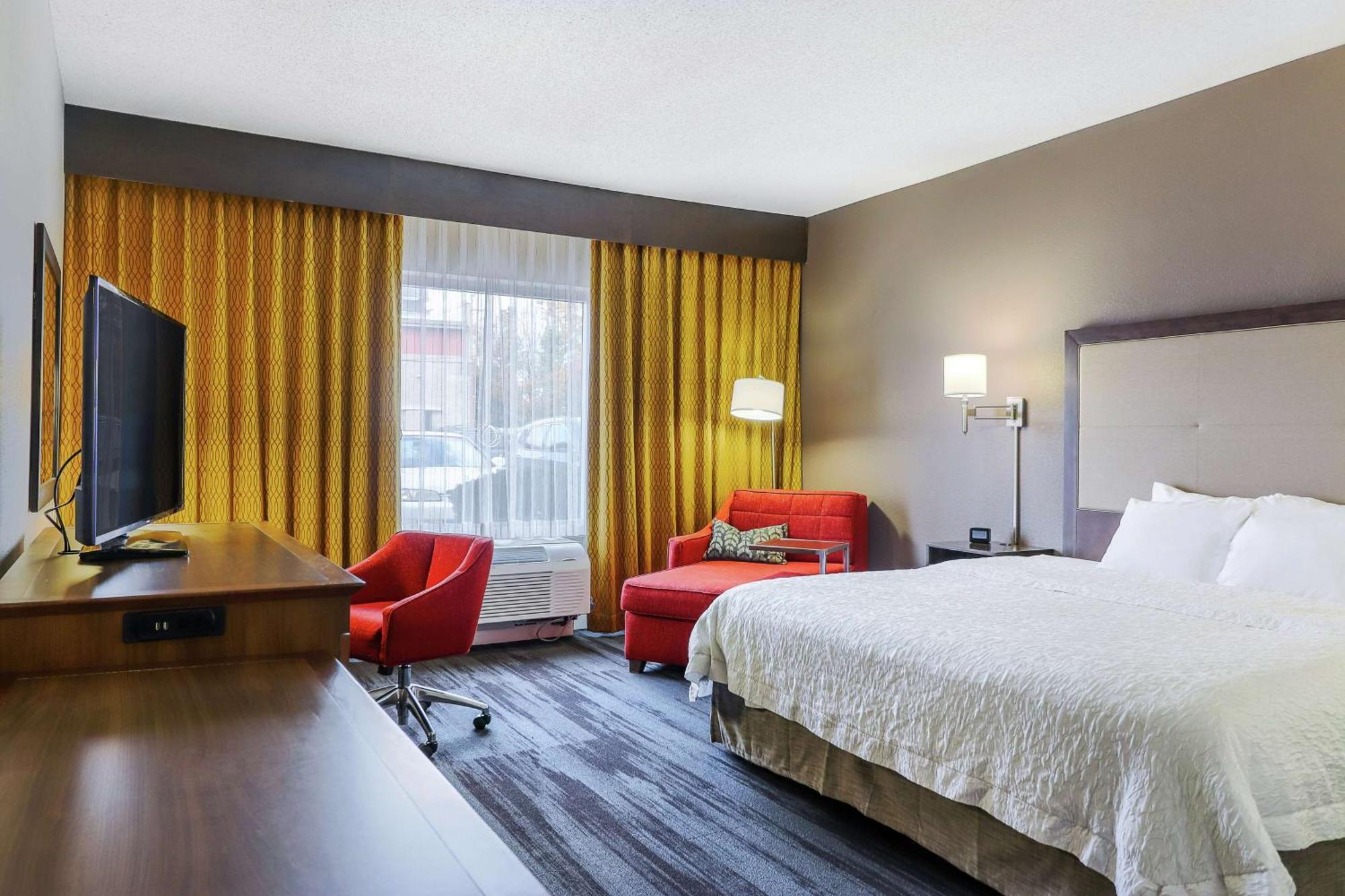 Hampton Inn Гіт Екстер'єр фото