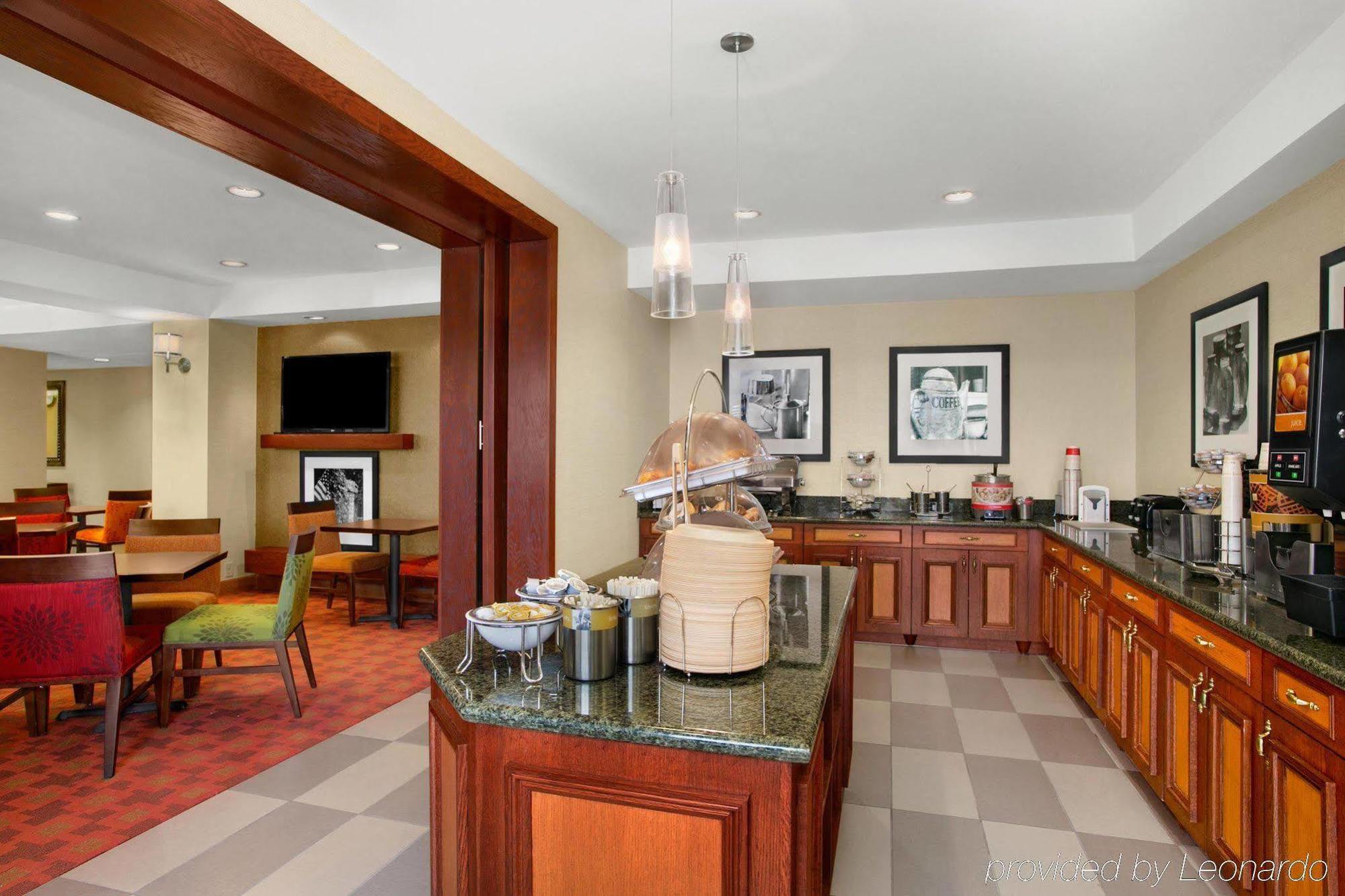 Hampton Inn Гіт Екстер'єр фото