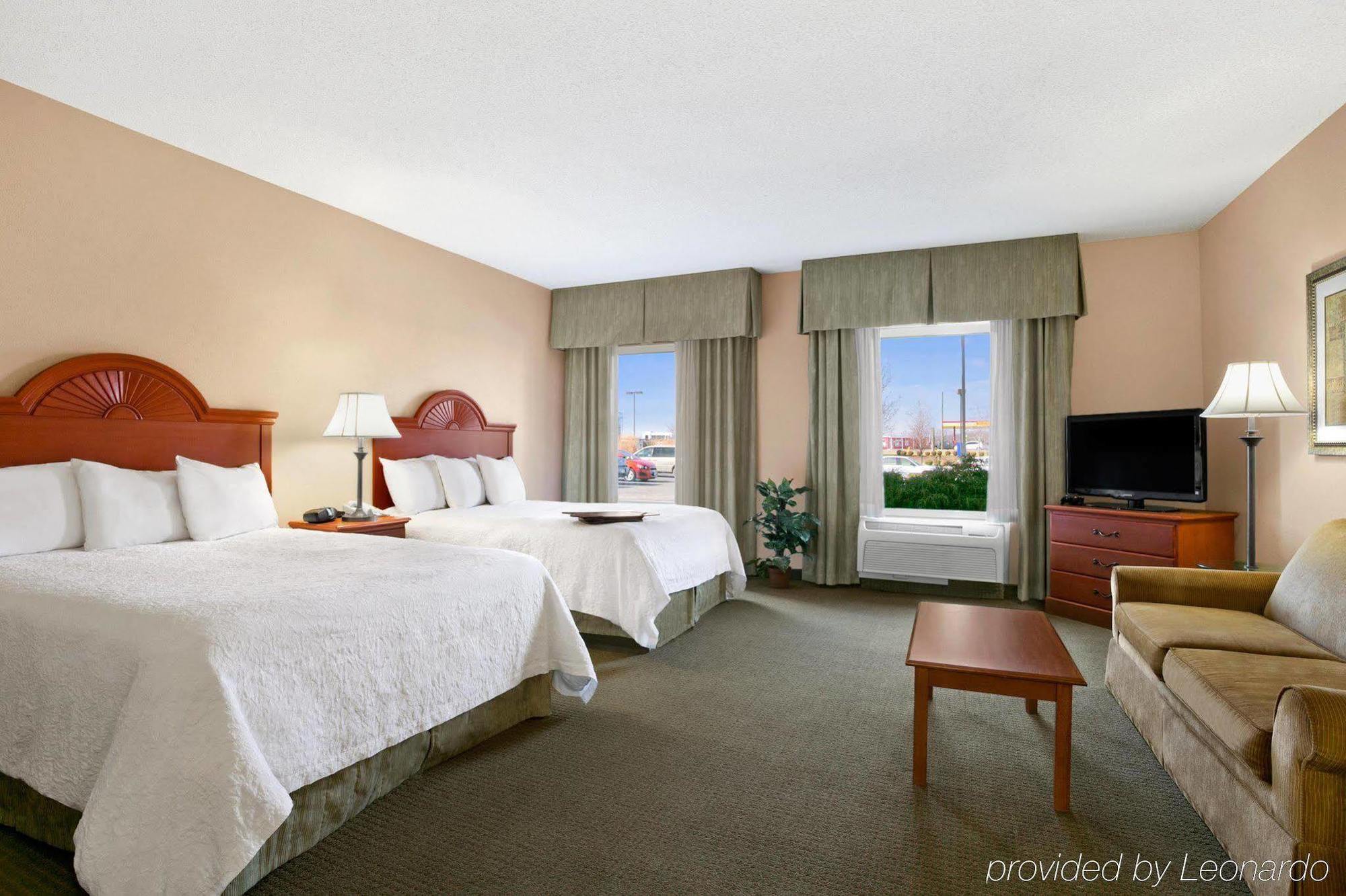 Hampton Inn Гіт Екстер'єр фото