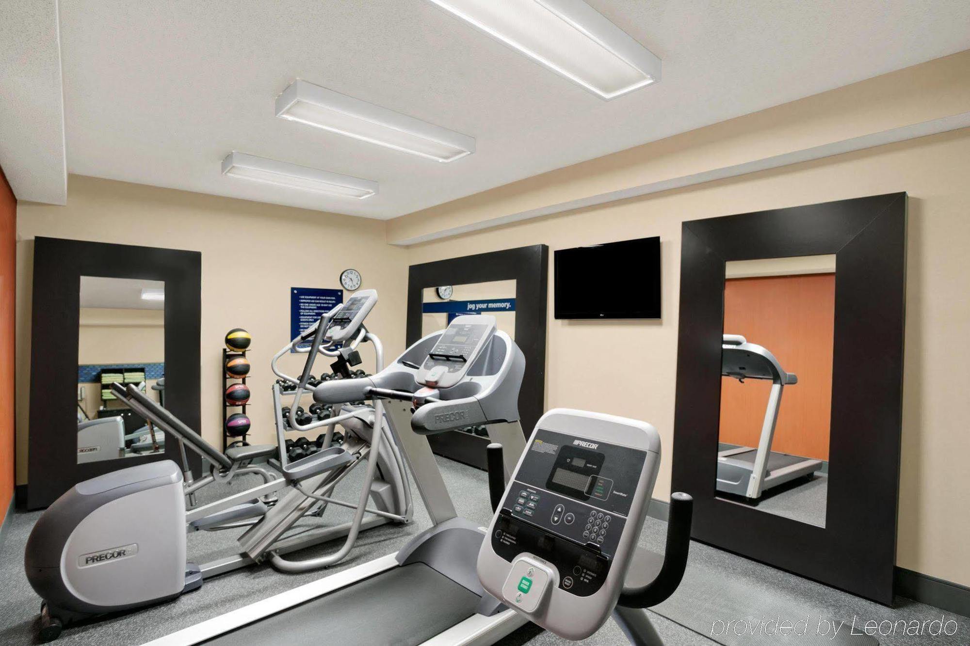 Hampton Inn Гіт Екстер'єр фото