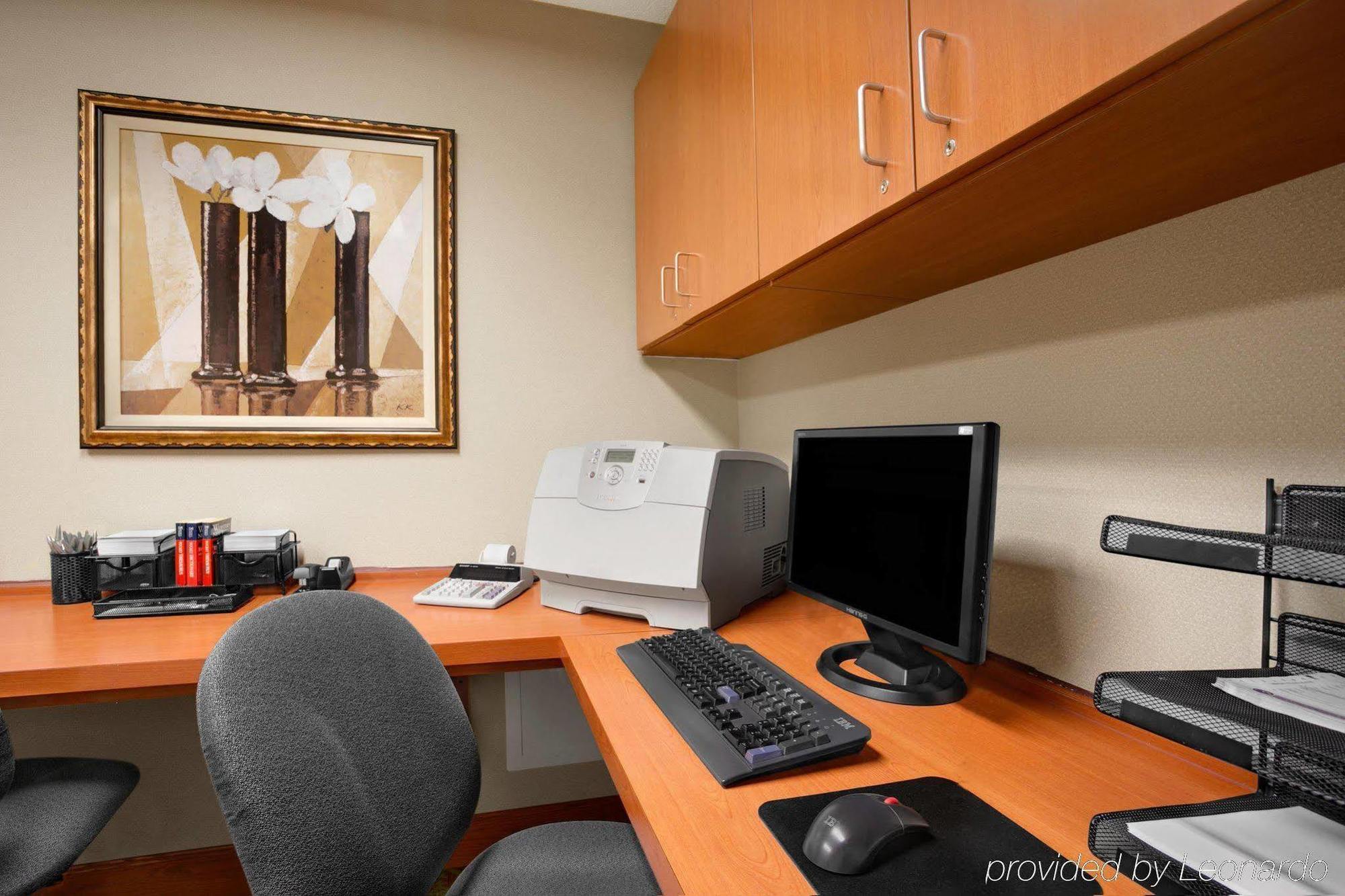 Hampton Inn Гіт Екстер'єр фото
