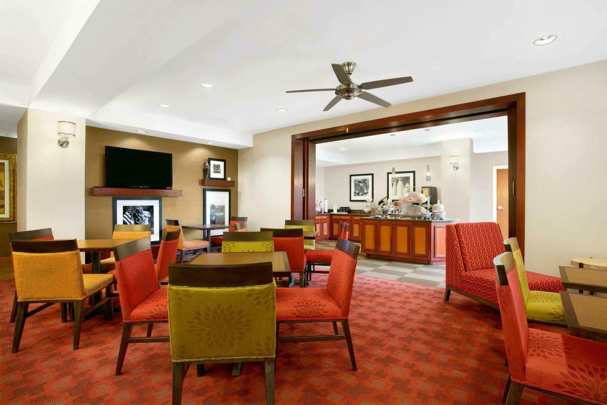 Hampton Inn Гіт Екстер'єр фото