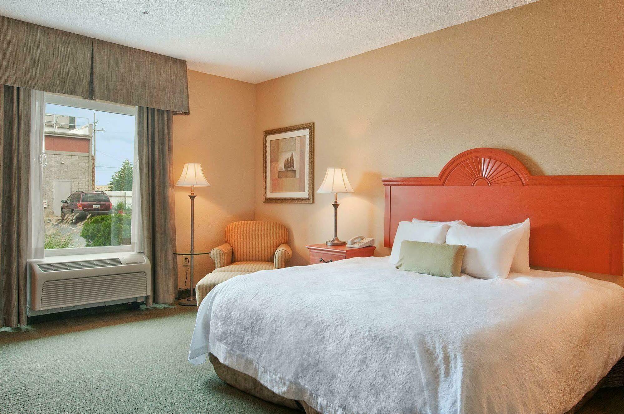Hampton Inn Гіт Екстер'єр фото