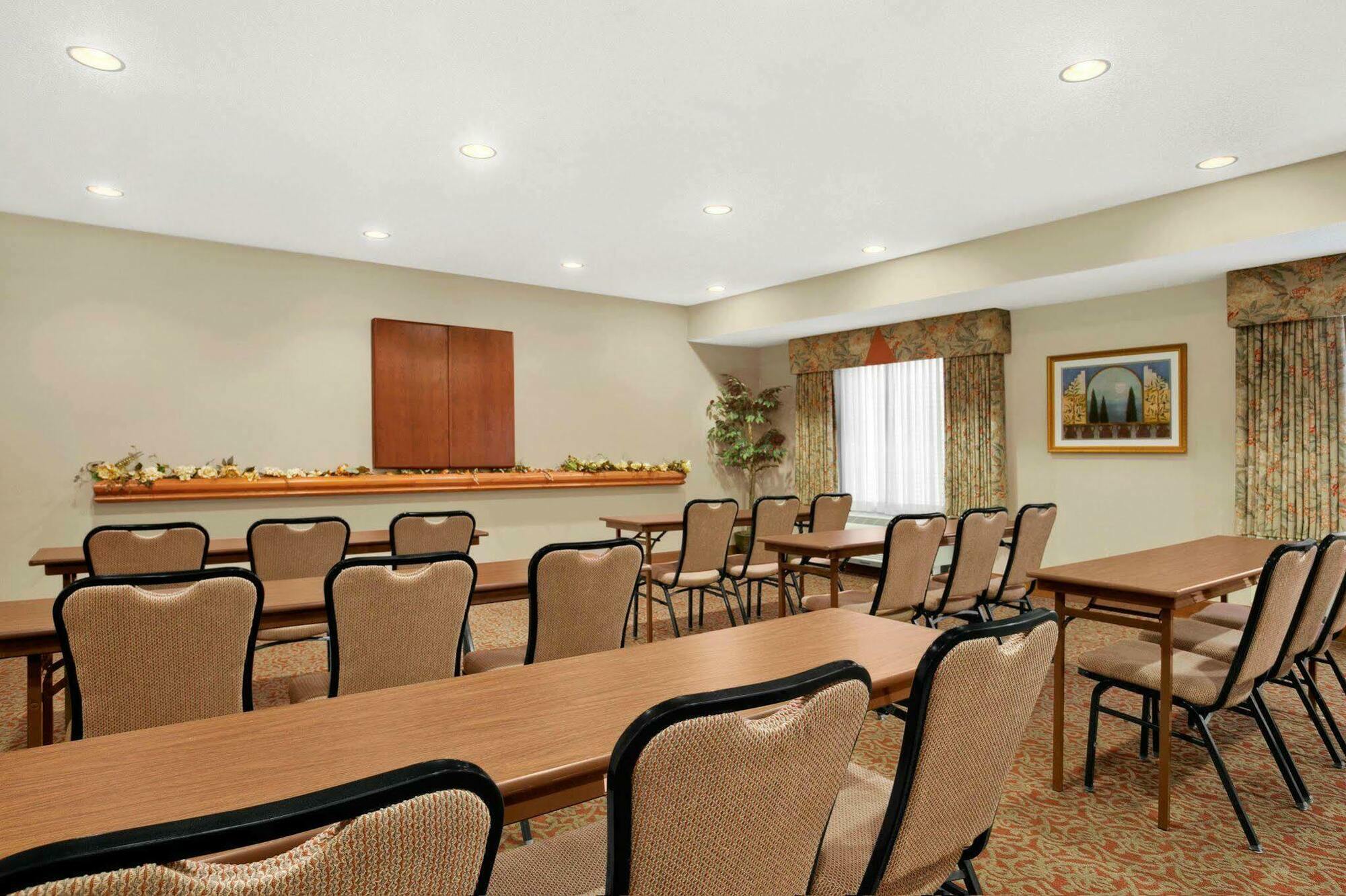 Hampton Inn Гіт Екстер'єр фото